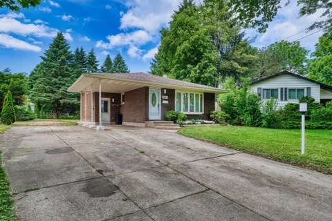 6861 FAIRLAWN Crescent, ON L2G 5B1
