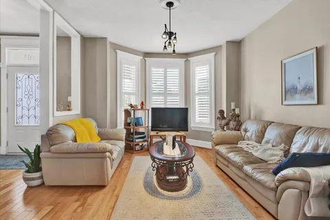 161 Wentworth Street, ON L8L 5V6