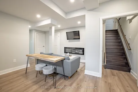 4 Lockman Drive, Hamilton, ON L9K 0C1