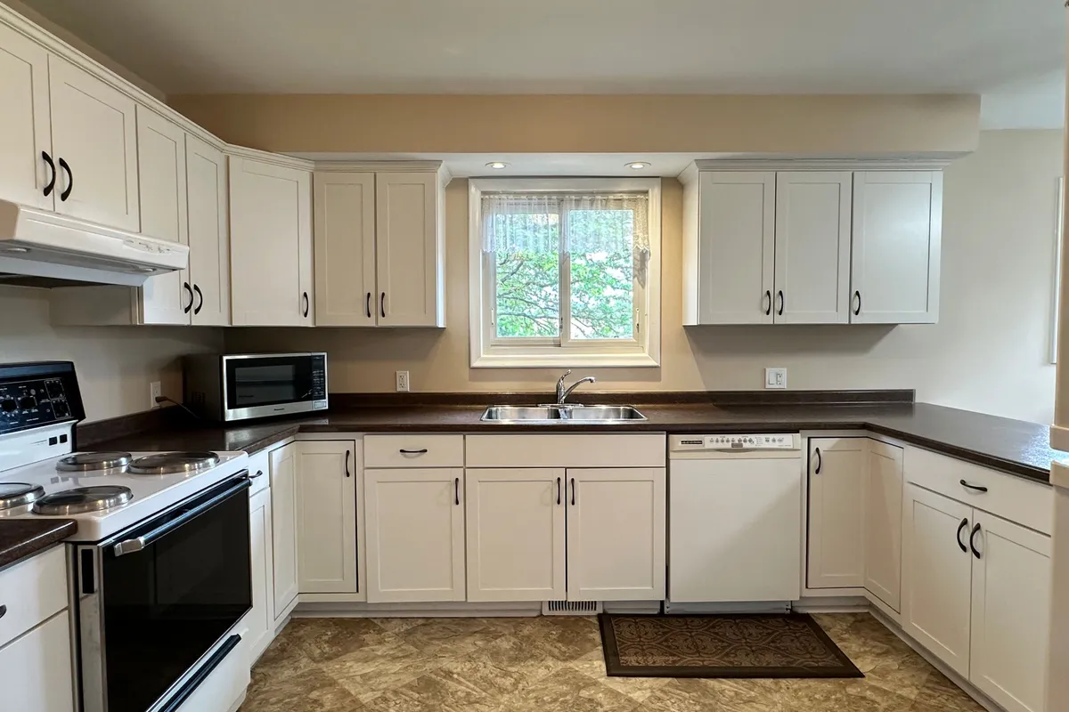 129 Broker Drive, ON L8T 2B9