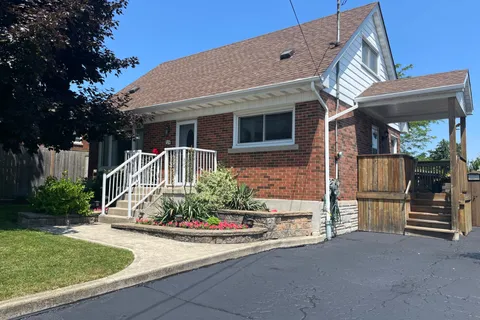 129 Broker Drive, ON L8T 2B9