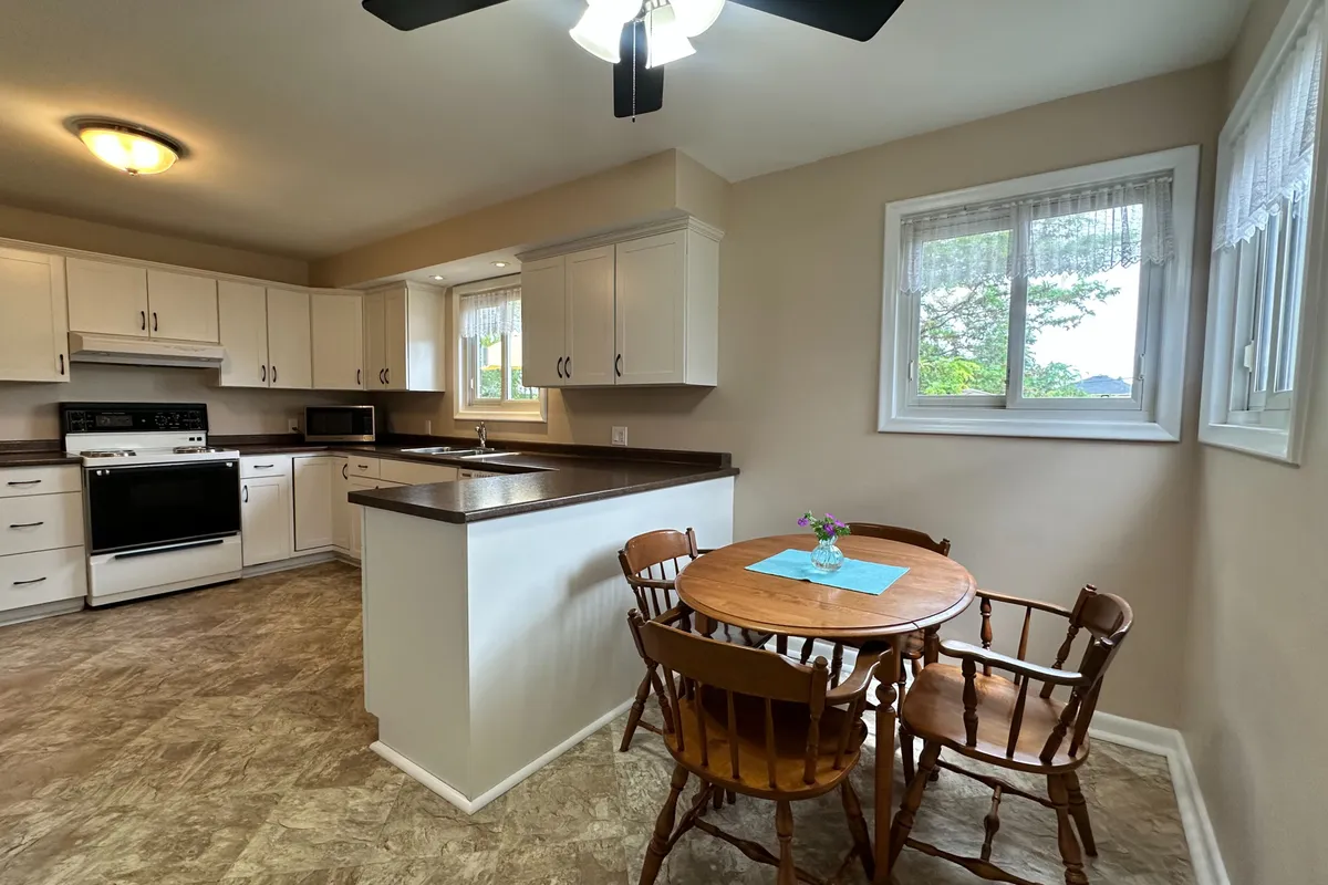 129 Broker Drive, ON L8T 2B9