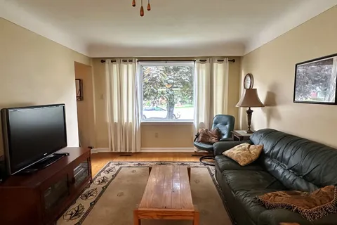 129 Broker Drive, ON L8T 2B9