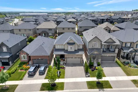 25 Vic Chambers Place, ON N3L 3Z9