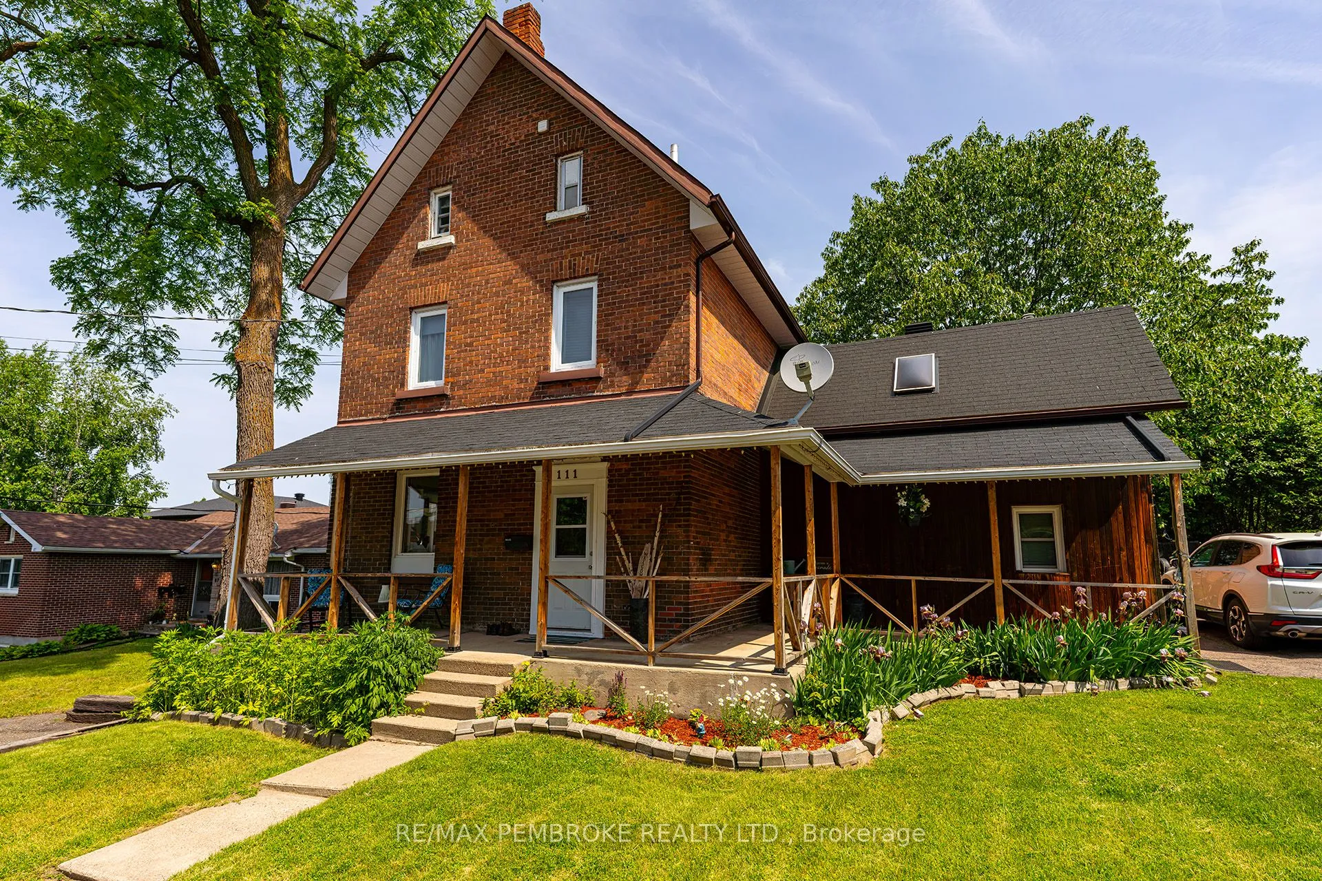 111 Hunter Street, ON K8A 2N6