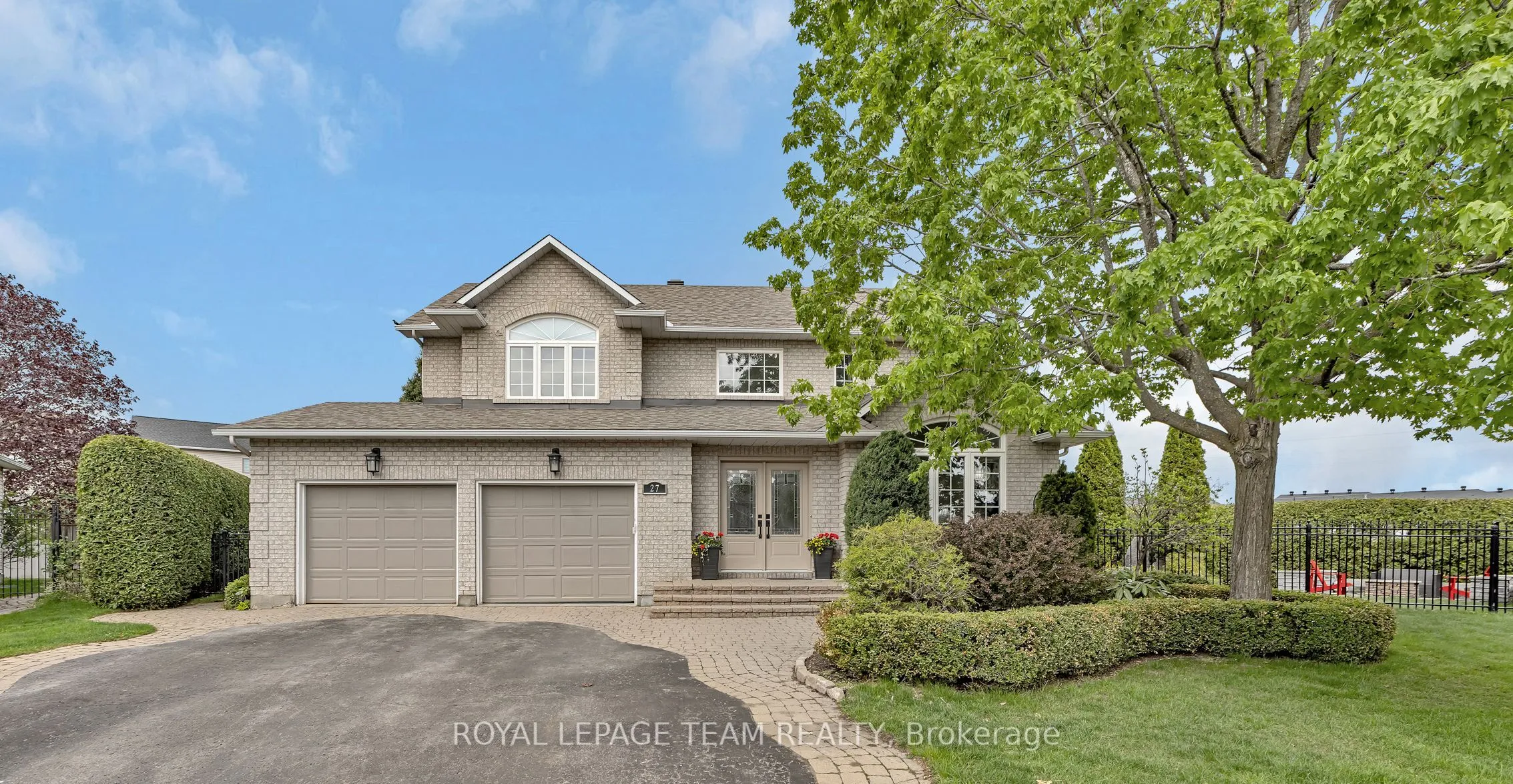 27 Heritage Grove Crescent, ON K2S 1R2