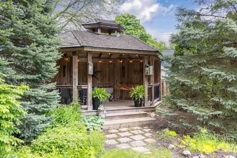 25 Victor Boulevard, ON L2T 2B4
