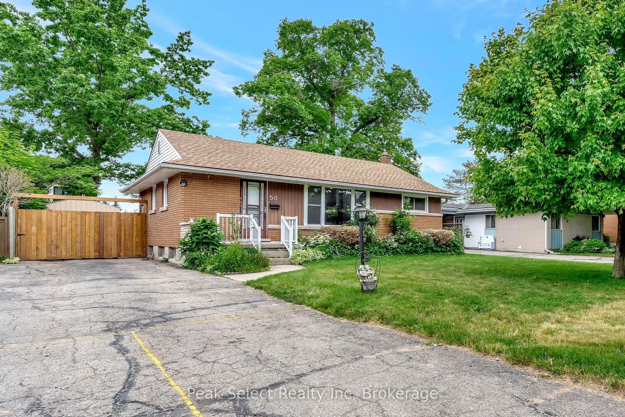 30 Radford Avenue, Cambridge, ON N1R 5L7