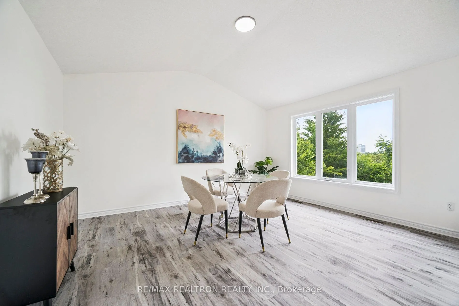 423 McMahen Street, ON N5Y 0A2