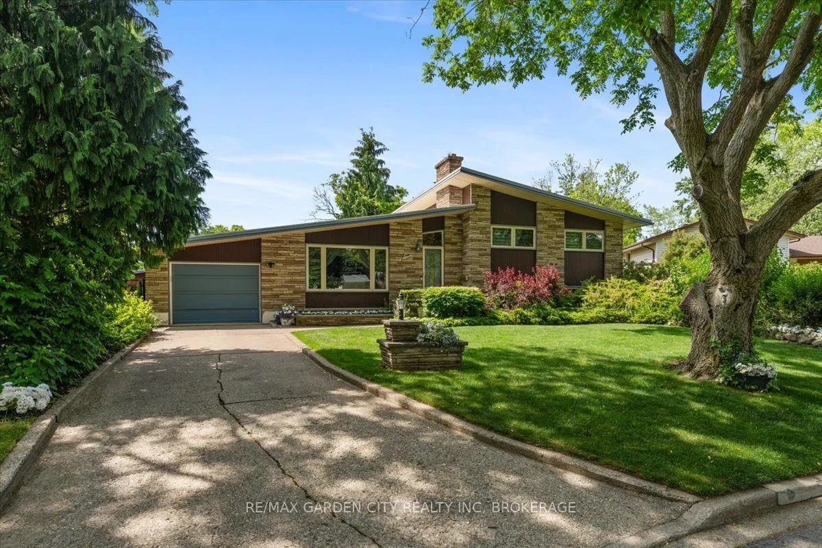 7 Glenayr Place, ON L2T 2A2