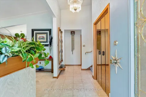 7 Glenayr Place, ON L2T 2A2