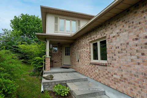 24 Ravenscroft Court, ON K2S 1R3