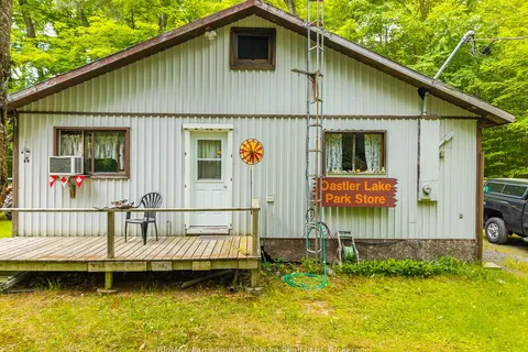 40 Loon Echo Tl Trail, ON P2A 2W8