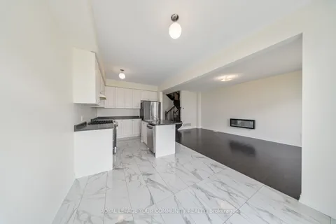 727 Potawatomi Crescent, ON L2A 4R5
