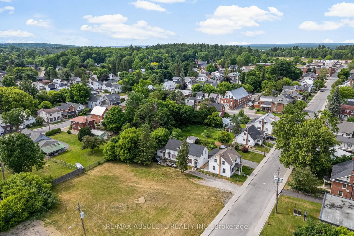 202 Bell Street, ON K7S 2R4