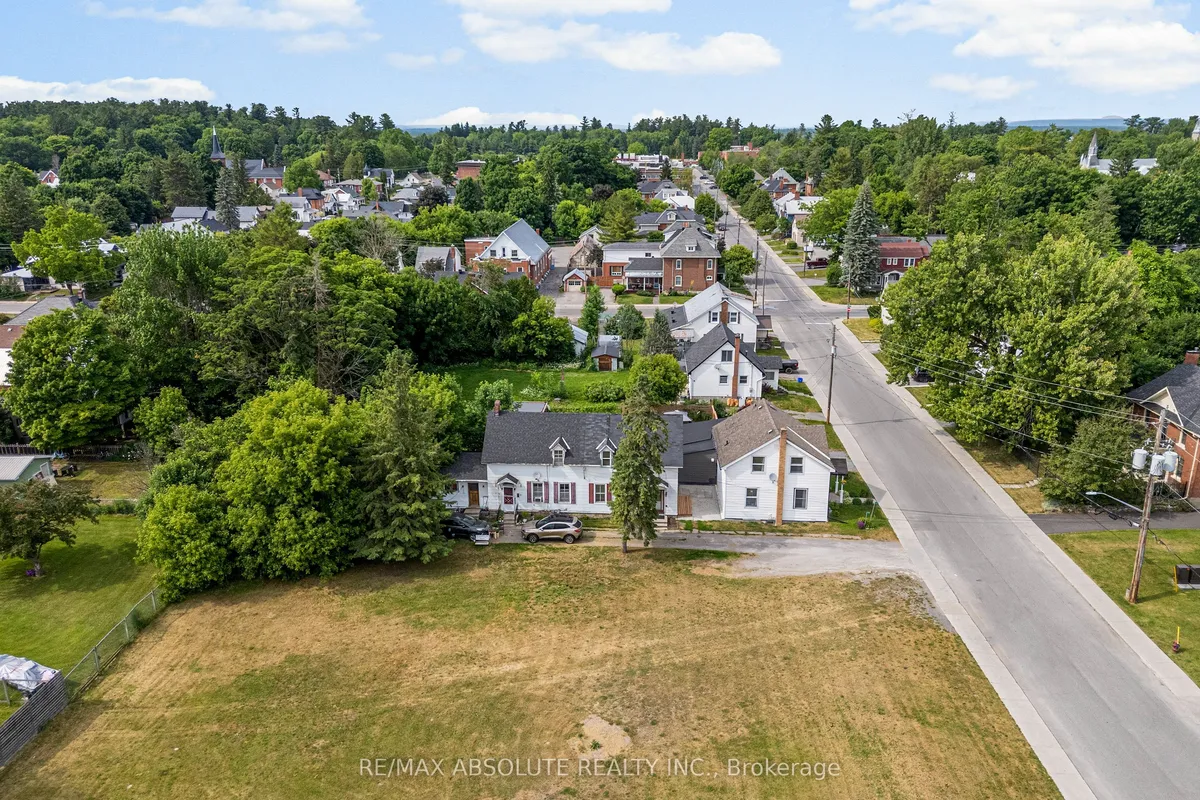 202 Bell Street, ON K7S 2R4