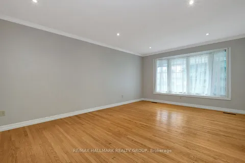 2149 Hubbard Crescent, ON K1J 6L3