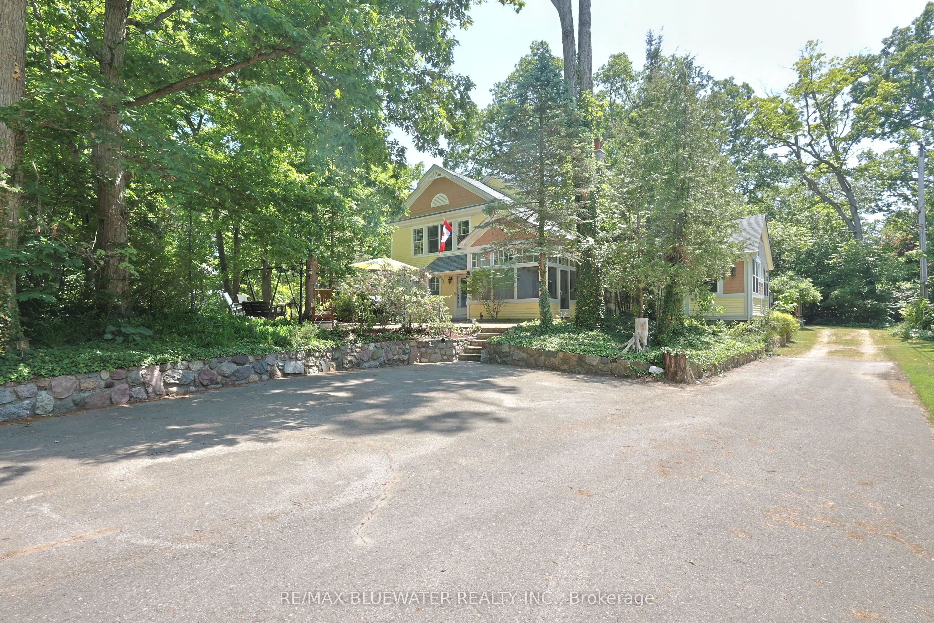 5 PHILLIP Street, ON N0M 1T0