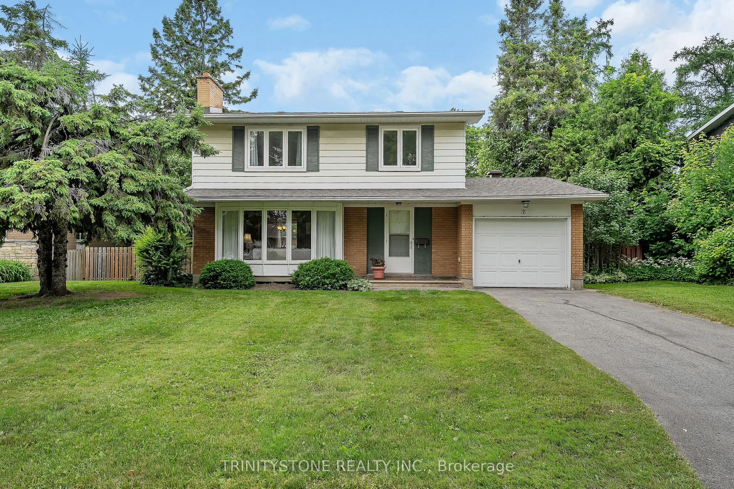 7 Pulford Crescent, ON K2B 6L6