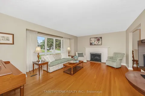 7 Pulford Crescent, ON K2B 6L6