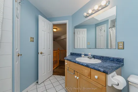 15 Camm Crescent, ON N1L 1J9