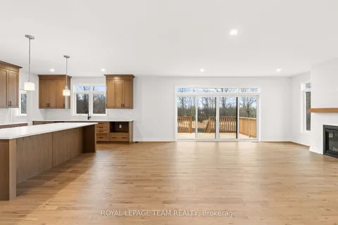 71 HOGAN Drive, ON K7S 0H8