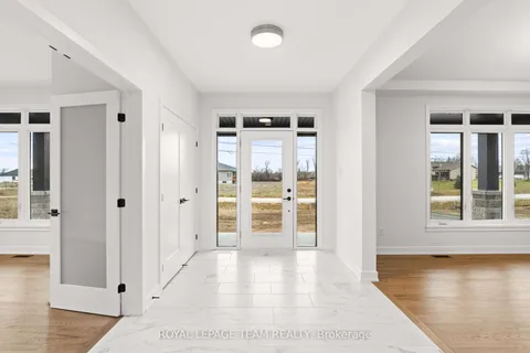 71 HOGAN Drive, ON K7S 0H8