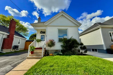 4 Rosewood Avenue, ON N5Z 1K9