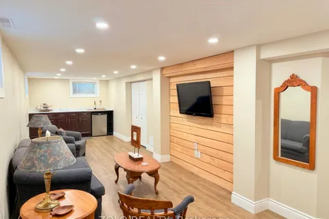 4 Rosewood Avenue, ON N5Z 1K9