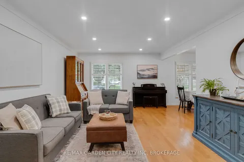 8 Jessica Drive, ON L2M 6V7