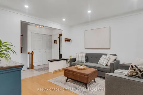 8 Jessica Drive, ON L2M 6V7