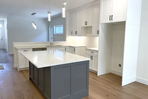 614 25TH Avenue, ON N4N 3B8