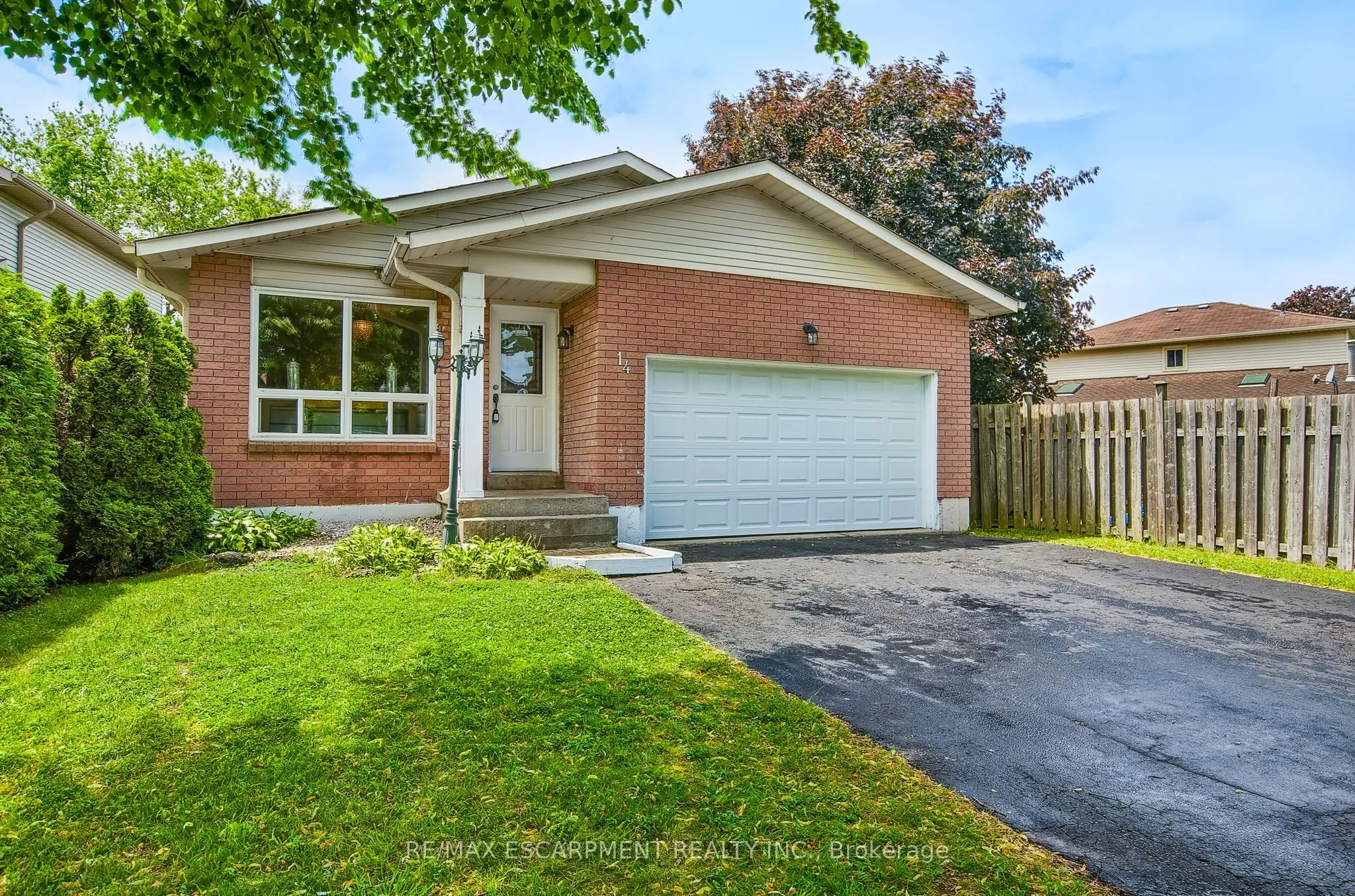 14 Ashridge Place, ON L8W 3S6