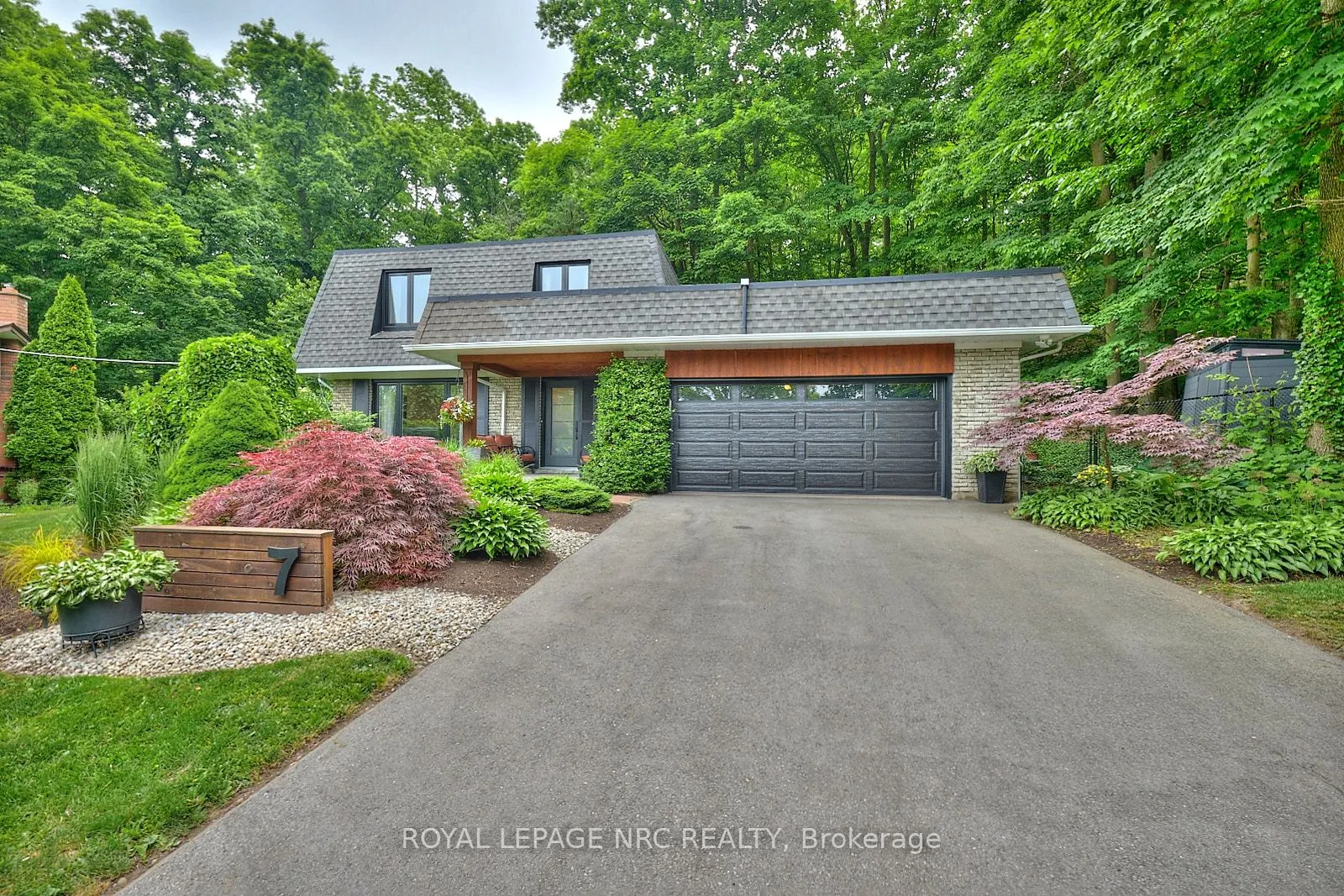 7 Camelot Court, ON L2T 3R4