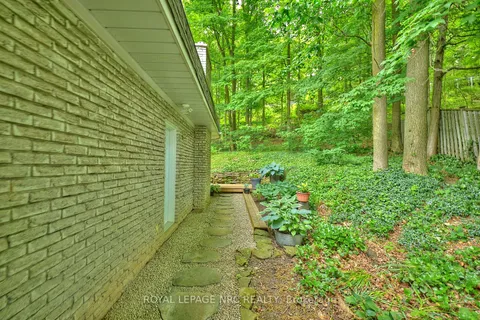 7 Camelot Court, ON L2T 3R4