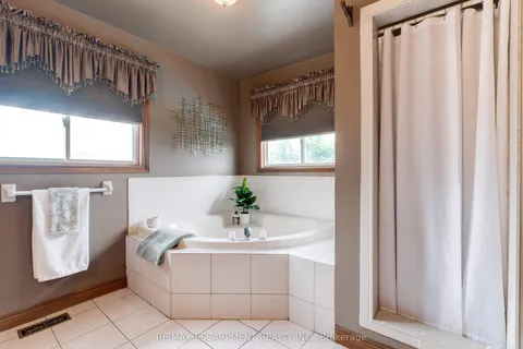 9 Sugarberry Court, ON L8E 5E6