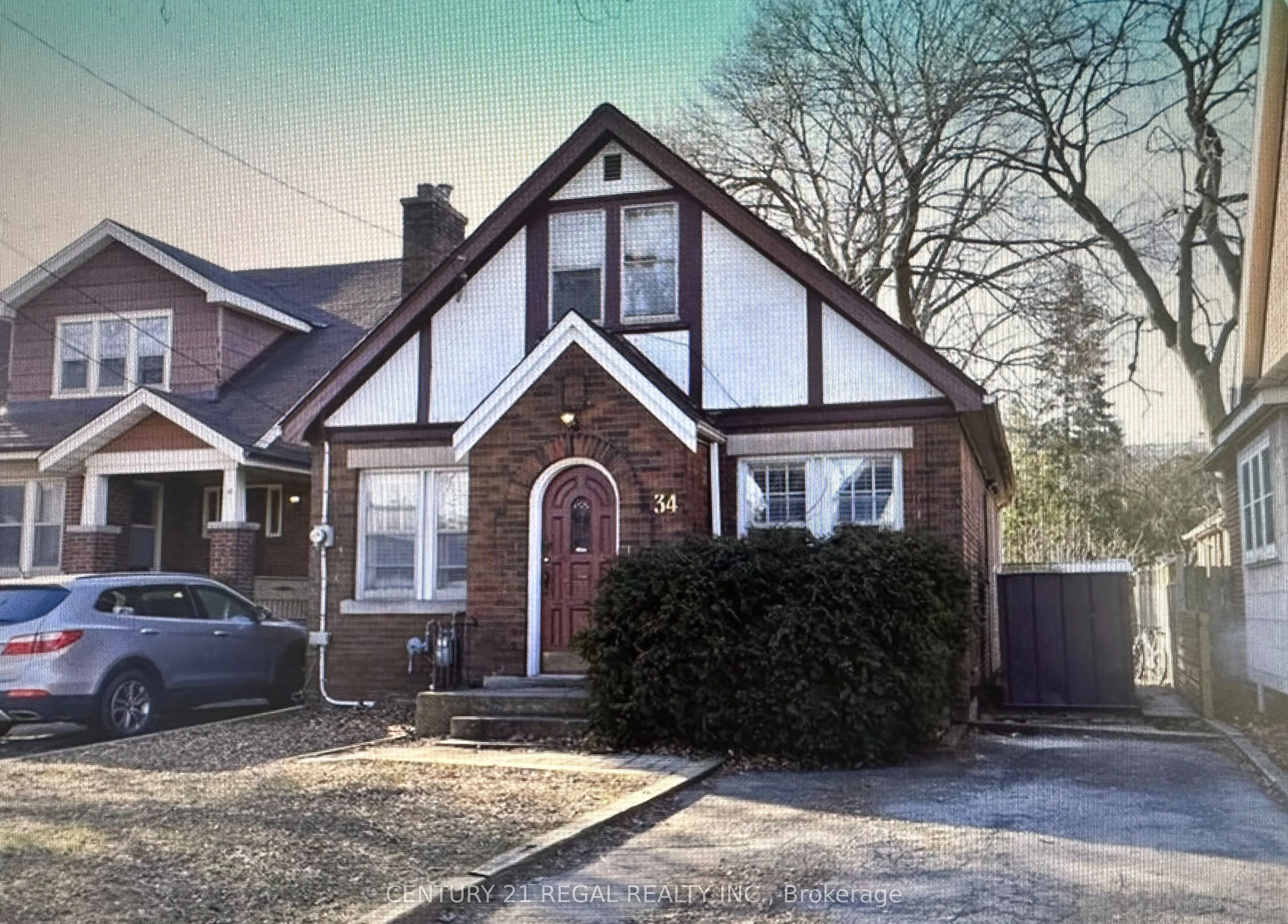 34 Dalewood Avenue, ON L8S 1Y8