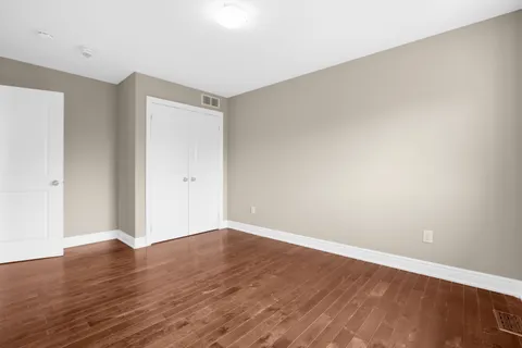 8 Keswick Street, ON L2P 1L9