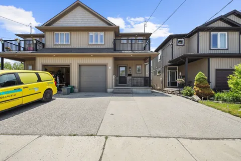 8 Keswick Street, ON L2P 1L9
