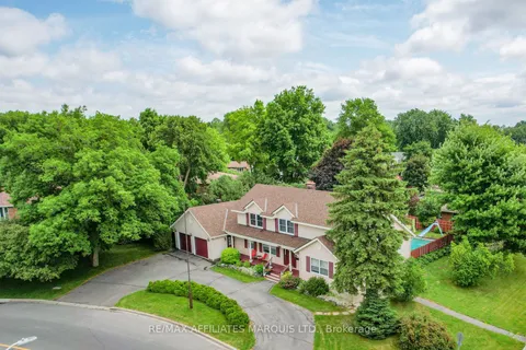 1356 Lochiel Street, ON K6H 6N2