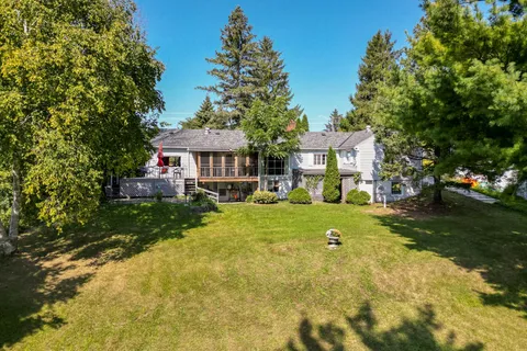 366 Dundas Street, ON K7R 2B6