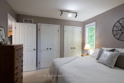 92 Ridge Street, ON N7G 4K1
