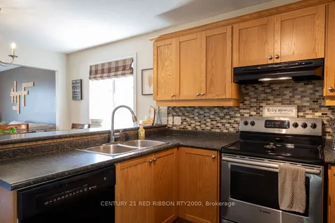 92 Ridge Street, ON N7G 4K1