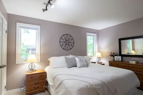 92 Ridge Street, ON N7G 4K1