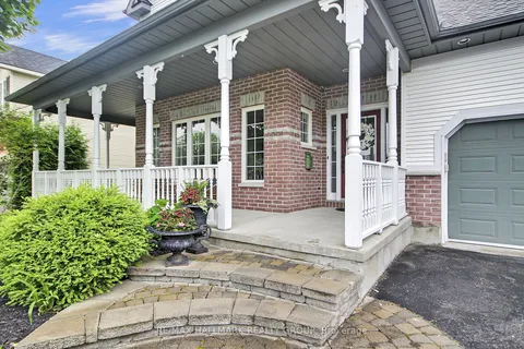 31 Kyle Avenue, ON K2S 1G9