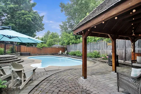31 Kyle Avenue, ON K2S 1G9