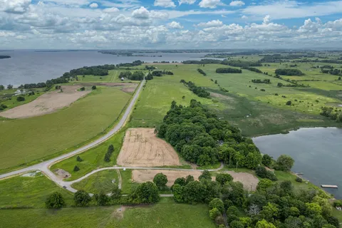 15 Irvine Bay Lane, ON K0H 2Y0