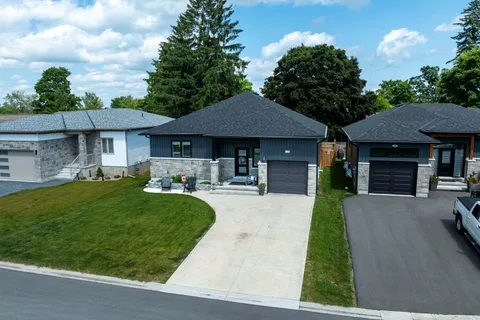 125 Maplecroft Court, ON K7G 0A6