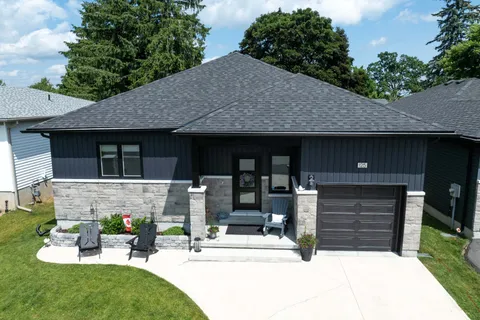 125 Maplecroft Court, ON K7G 0A6