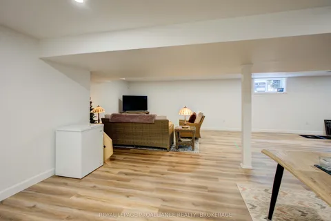125 Maplecroft Court, ON K7G 0A6